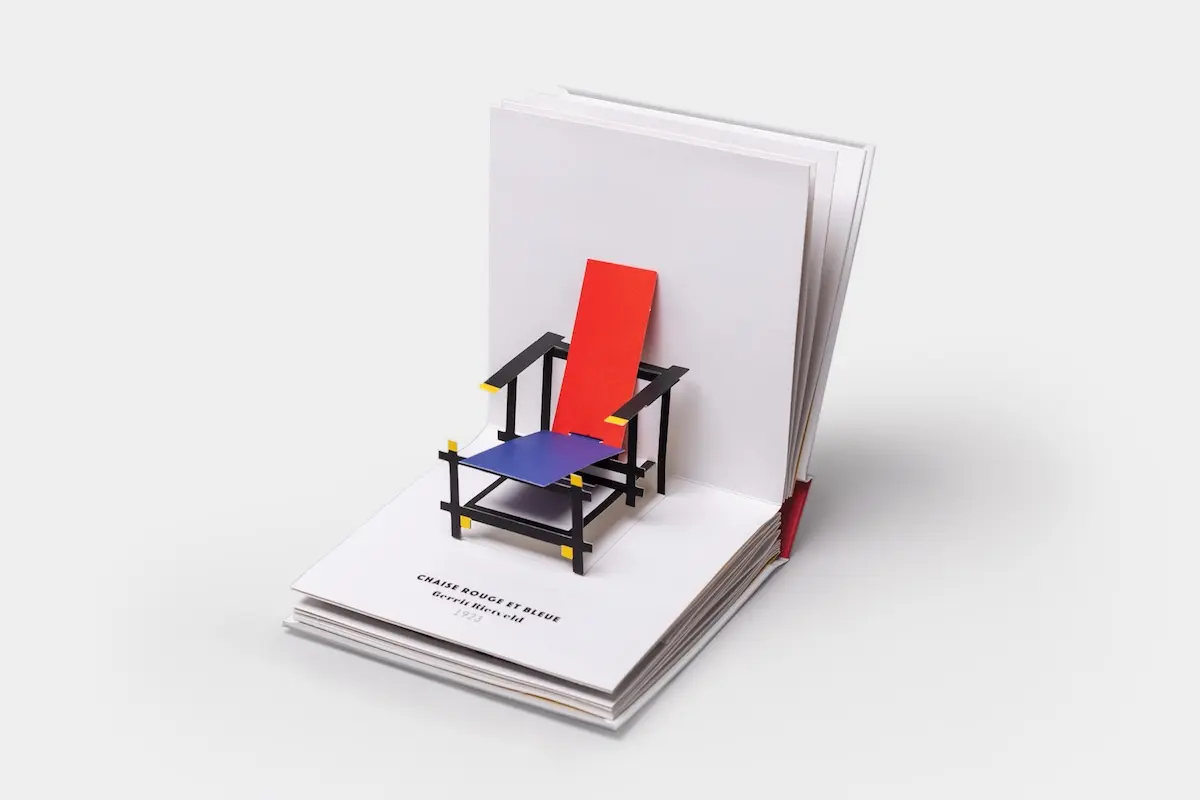 10 Chaises opened to a paper pop-up of Gerrit Rietveld's Red and Blue chair